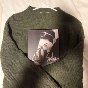 Green fuzzy sweater (ALBUM NOT INCLUDED)